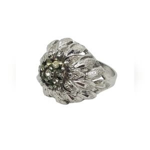 UNCAS VINTAGE SILVERPLATED FEATHERS DESIGN COCKTAIL RING WITH GLASS STONES